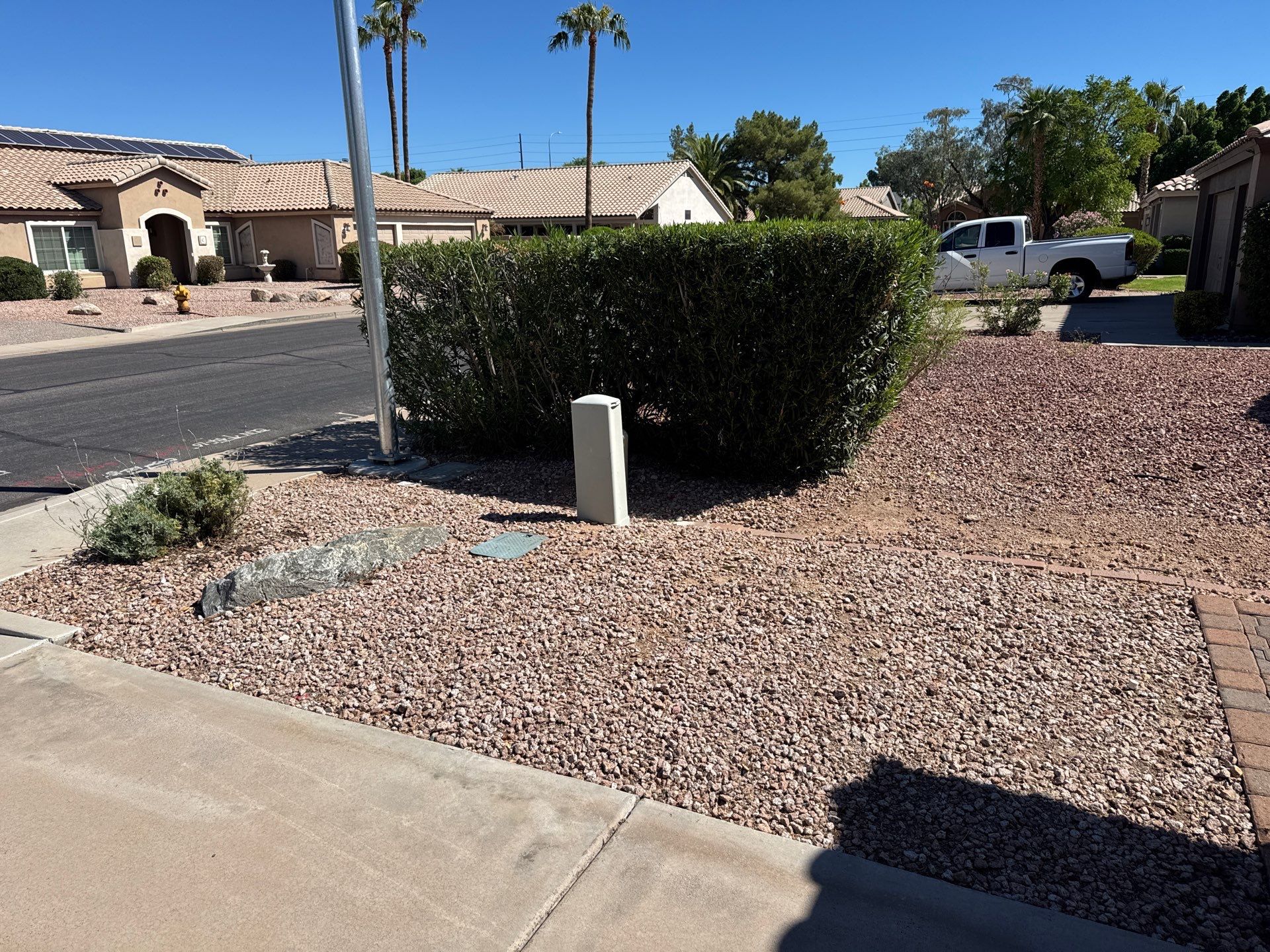 Front right bed by the utility box