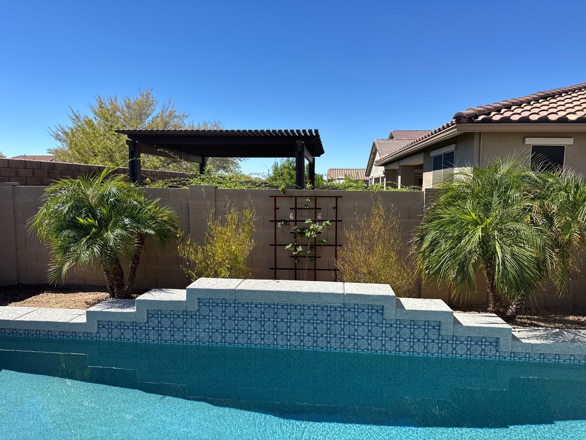 Pool wall